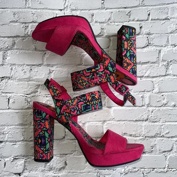 ROCKET DOG | Enhance Your Prance Heels in Bold Southwest - Picture 5 of 14